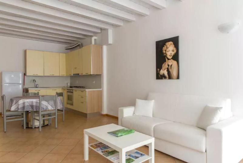 Aromi Piccolo Hotel Salò Esterno foto